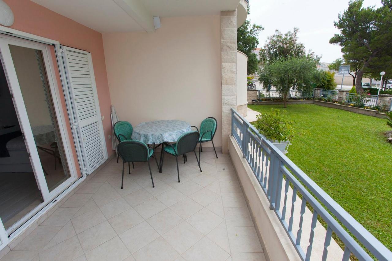 Villa Alesa Tučepi エクステリア 写真
